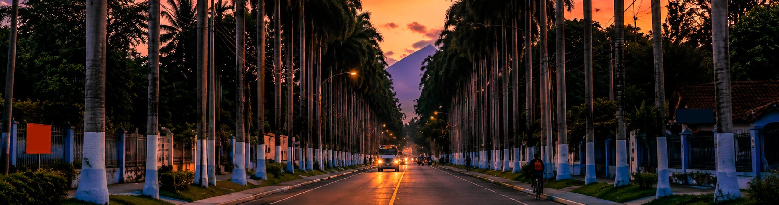 Banner de nosotros, paisaje de calzada las palmas, Retalhuleu, Guatemala